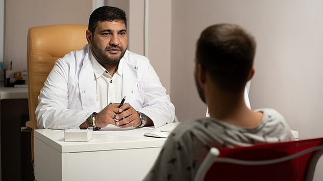 overweight doctor speaking with his patient